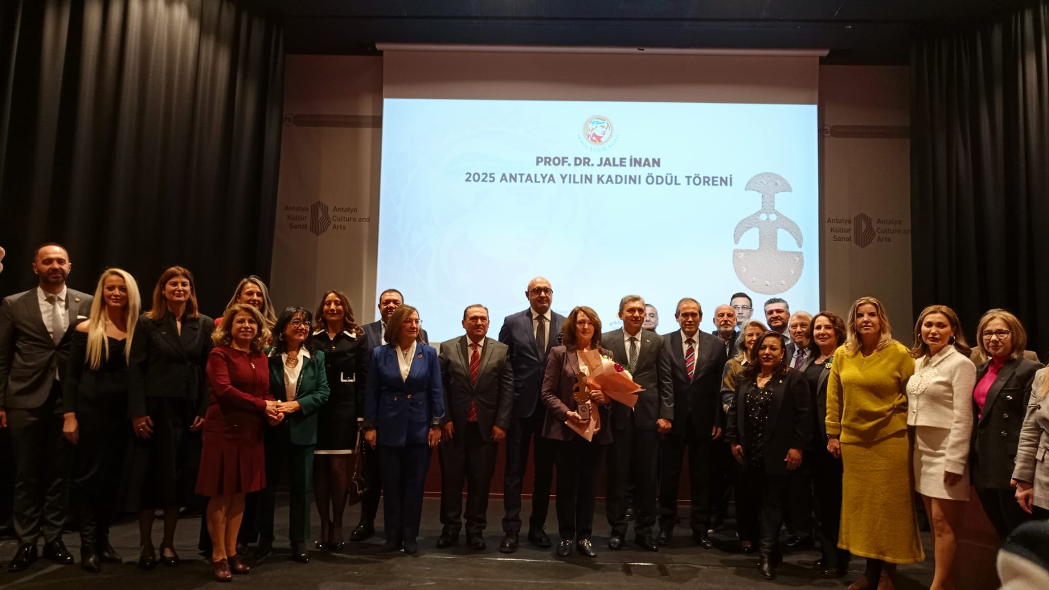 Prof. Dr. Jale İnan 2025 Antalya Yılın Kadını Ödülü Şube Başkanımız Prof. Dr. Fulya Sarvan'a takdim edildi
