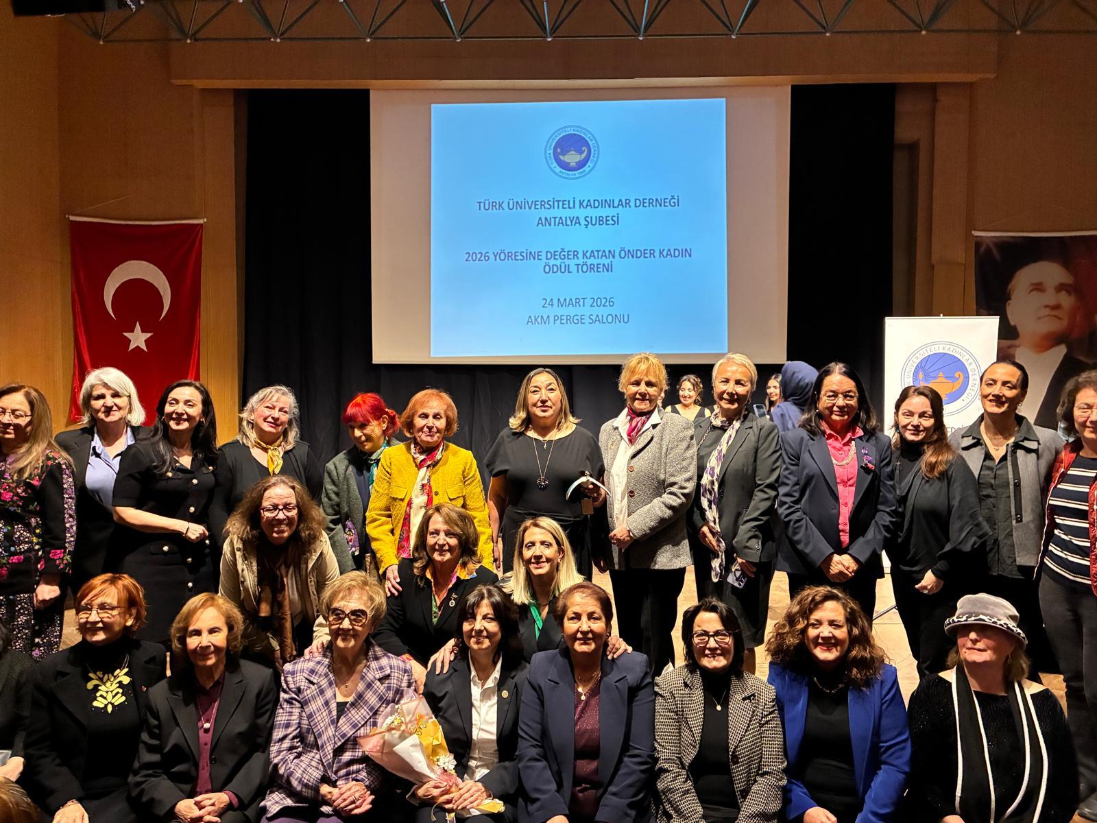 2026 YILI YÖRESİNE DEĞER KATAN ÖNDER KADIN ÖDÜL TÖRENİMİZDE ÖDÜLÜMÜZ PROF. DR. NURŞEN ADAK'A TAKDİM EDİLDİ